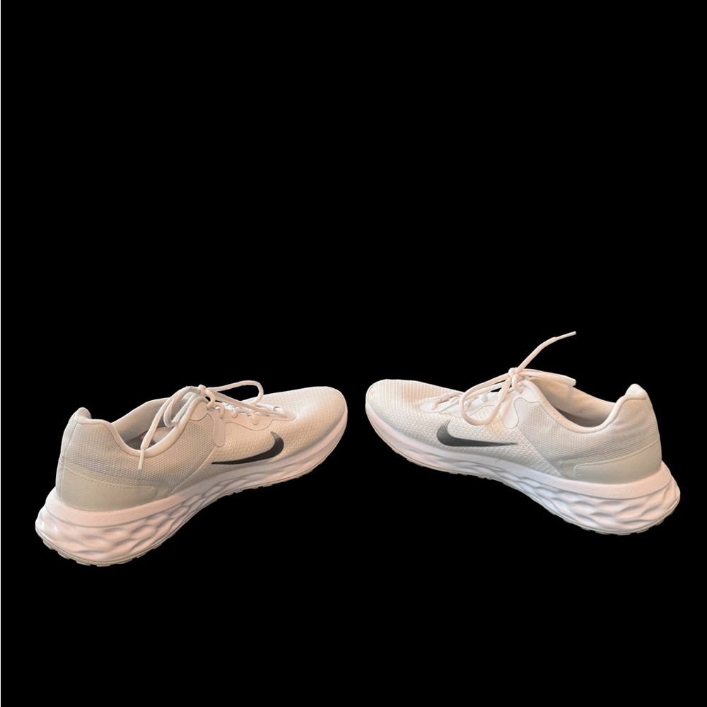 Nike Women's White and Silver Athletic Shoes - Picture 2 of 7